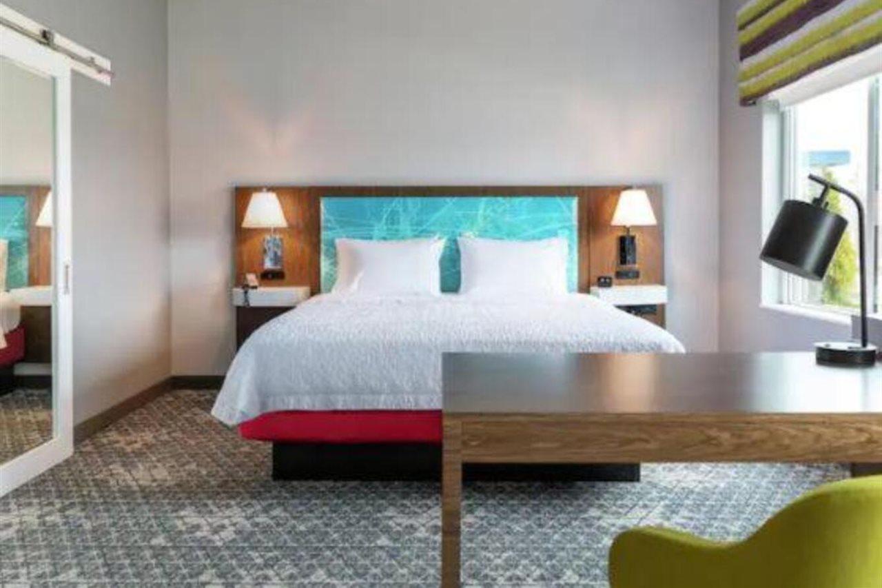 Hampton Inn נידלס מראה חיצוני תמונה